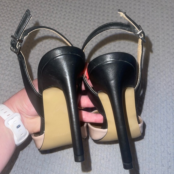 Express Nude & Black Pumps - Picture 5 of 5